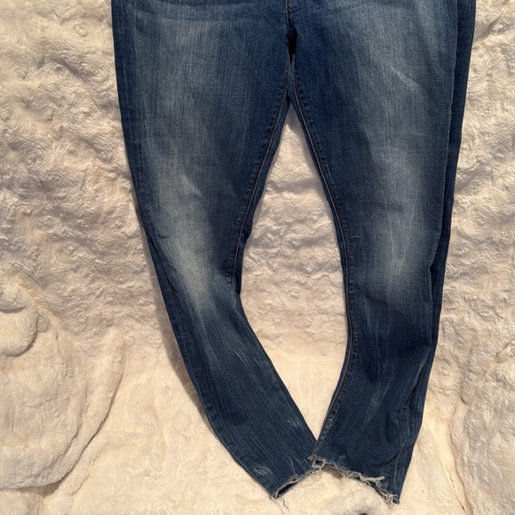 Hudson Designer Jeans Medium Wash Perfect for fall and wearing with boots! - Picture 2 of 6